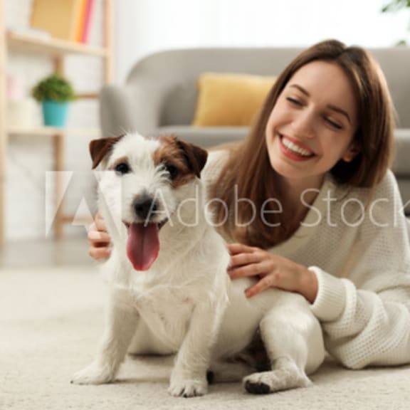 girl paying with pet