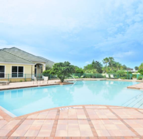 Swimming Pool at Meridian Pointe Afforable Apartments in Tampa FL
