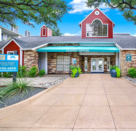 Exterior Landscape at Seacrest Apartments, Garland