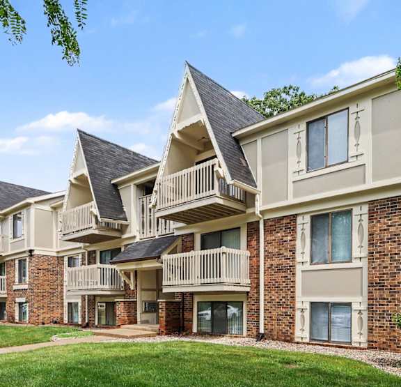 Exterior at at Waverly Park Apartments in Lansing, MI