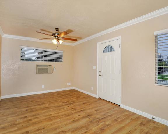 Photo Gallery Image