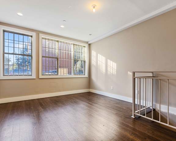 Photo Gallery Image