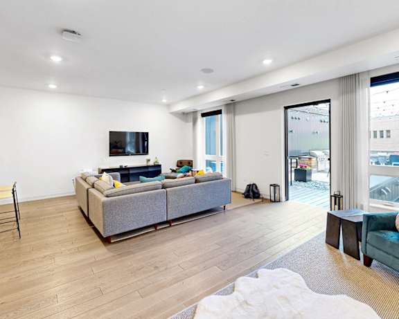 Photo Gallery Image