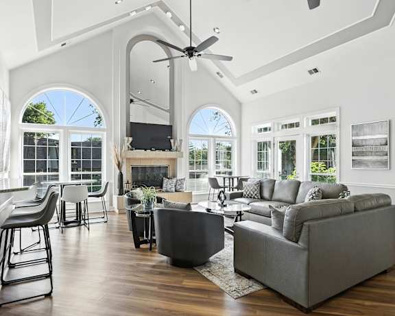Photo Gallery Image