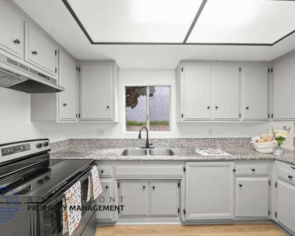Photo Gallery Image