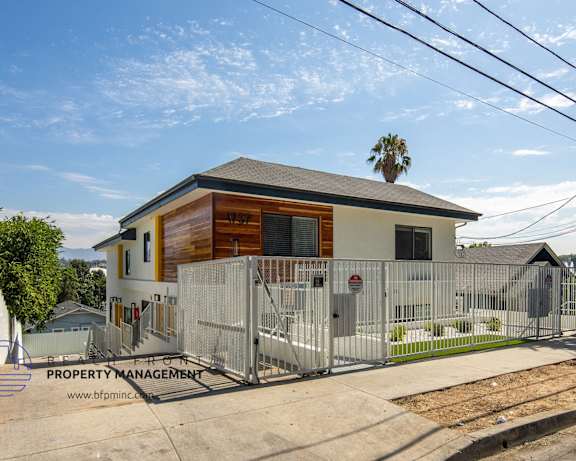 Photo Gallery Image