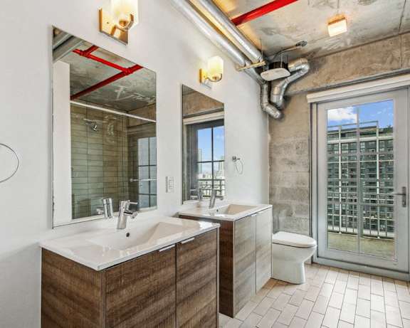 Photo Gallery Image