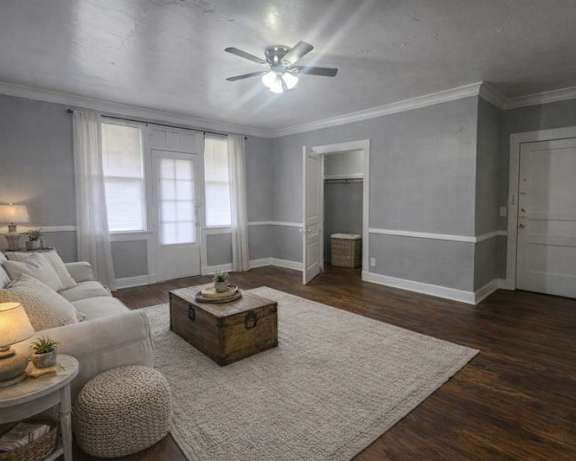 Photo Gallery Image