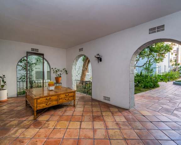 Photo Gallery Image