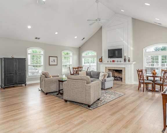Photo Gallery Image
