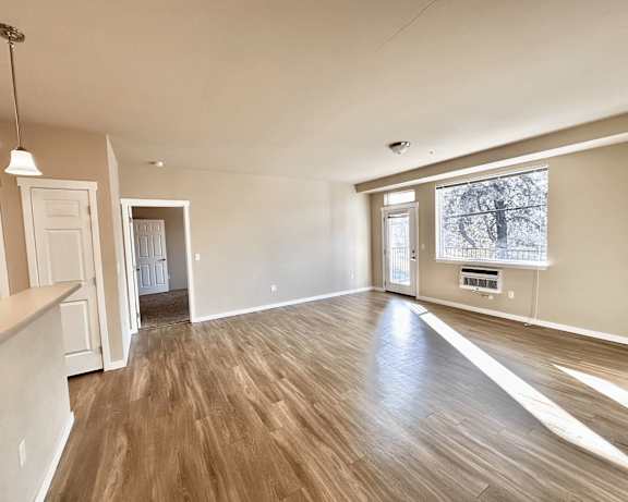 Photo Gallery Image