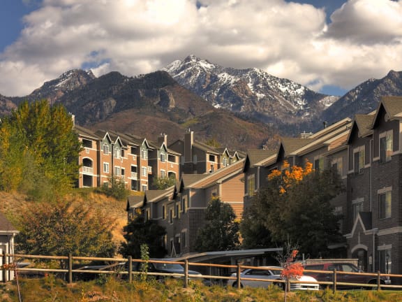 Mountain Views at Cottonwood Heights Apartments Near SLC 84121