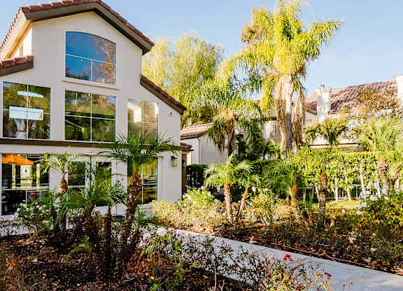 Courtyard Garden at Legends at Rancho Belago, Moreno Valley, California