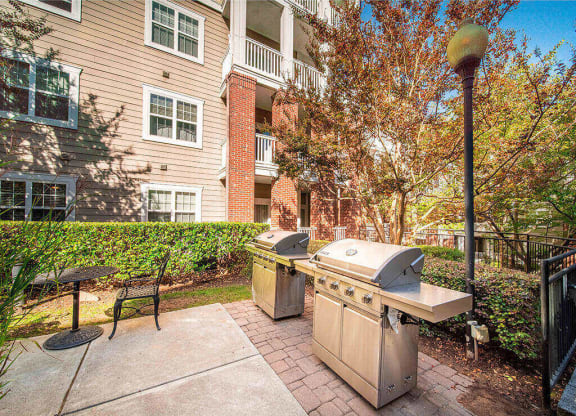 Grill And Table at Rose Heights Apartments, Raleigh, NC