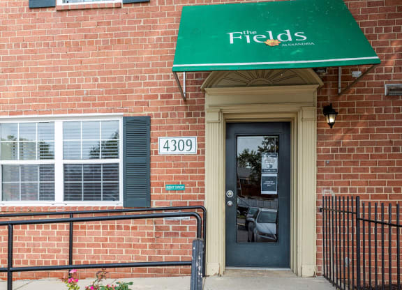 Leasing Center External View at The Fields of Alexandria, Alexandria, VA, 22304