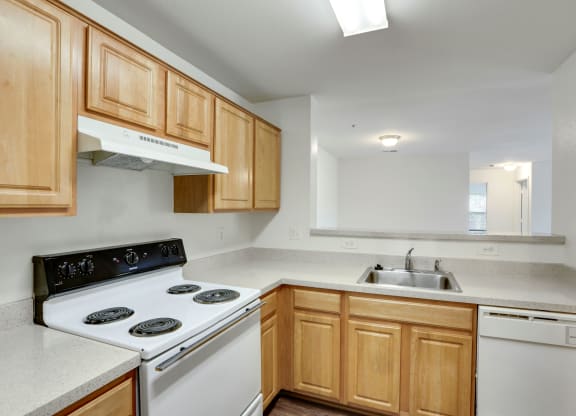 Fully Equipped Kitchen With Modern Appliances at The Fields of Chantilly, Virginia