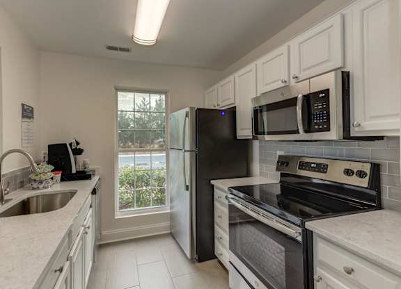 Fully Equipped Kitchen at The Fields of Manassas, Manassas, Virginia