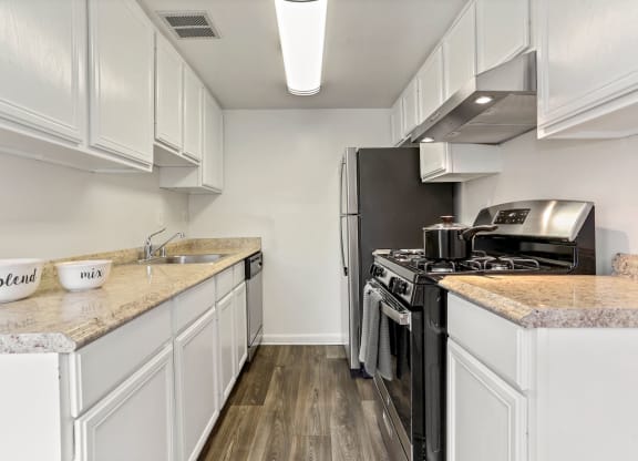 Fully Equipped Kitchen With Modern Appliances at The Fields of Alexandria, Alexandria, VA, 22304