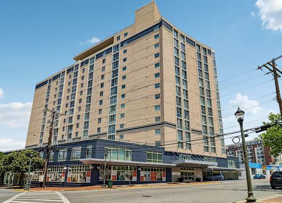 A large building with a flat roof and a lot of windows.