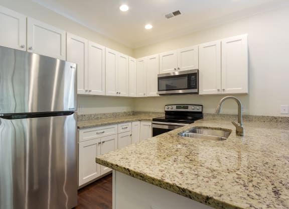Kitchen Bar With Granite Counter Top at Waverly Place, North Charleston
