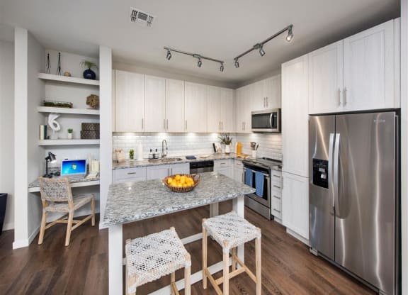 Eat-In Kitchen Table With Sink at Town Trelago, Florida