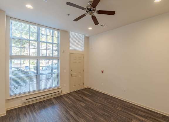 A room with a ceiling fan and a window with blinds at Garfield Park, Arlington, 22201