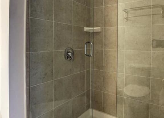 Bathroom interior at The Gunther, Baltimore, Maryland