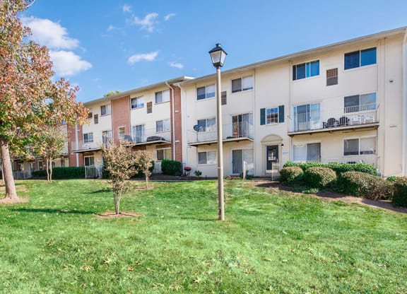 Lush Green Outdoor Spaces at The Fields of Alexandria, Alexandria, VA