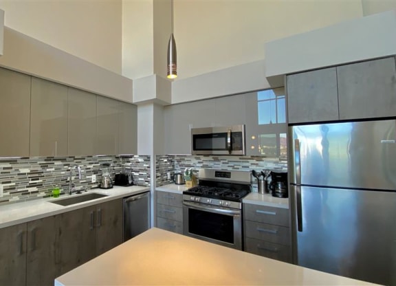 Fully Equipped Kitchen at The Mansfield at Miracle Mile, Los Angeles, CA