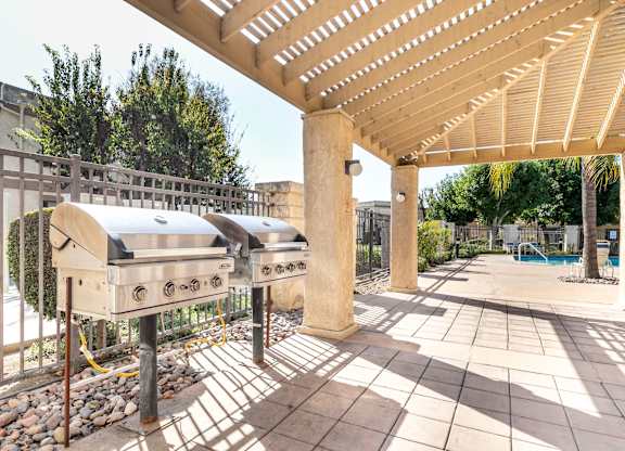 Community Grilling Station at Whispering Fountains Riverside, Riverside, CA, 92503