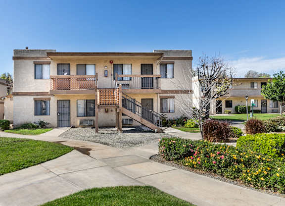 Community Exterior and Green Walkways at Whispering Fountains Riverside, Riverside, CA