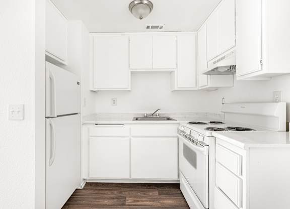 Cozy Kitchen Space at Whispering Fountains Riverside, Riverside, CA