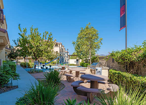 Grill area at Tavera Apartments