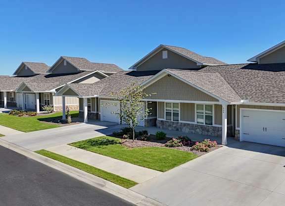 Row of houses with garages at The Ridge at Calhoun, Calhoun, 30701