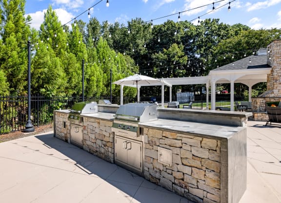 the preserve at ballantyne commons outdoor kitchen and patio with umbrellas at View at Lake Lynn, Raleigh, NC 27613