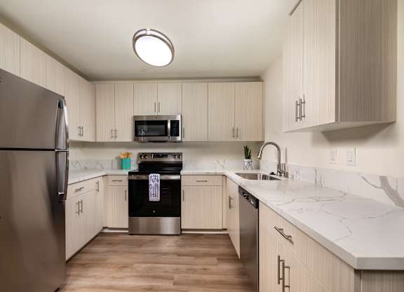 kitchen at Shadowridge Woodbend Apartments
