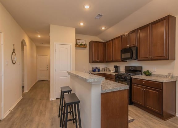 a kitchen or kitchenette at chic hollywood home central to everything at The Village at Granger Pines, Conroe