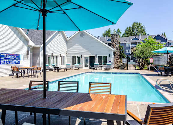 Poolside patio with table, chairs and umbrella at The Arden, Gresham