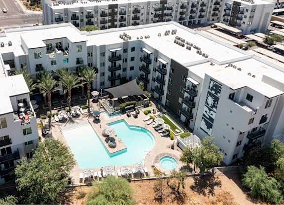 a view of the courtyard and pool at slate apartments in arizona