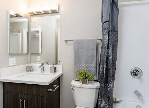 Renovated JR 1BR 1st Floor at Village Square, La Jolla, 92037