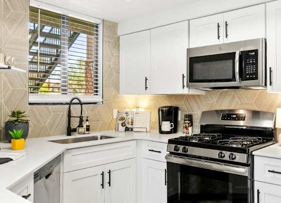 San Portella, Tempe, AZ, Kitchen