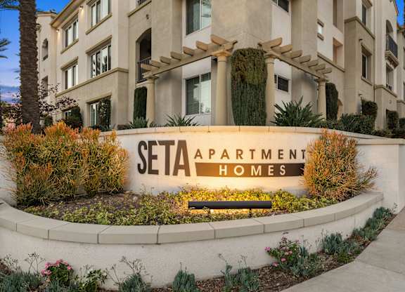Entry way sign of Seta apartments.