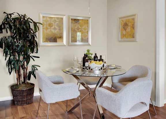 Dining room at Sunbow Villas Apartments