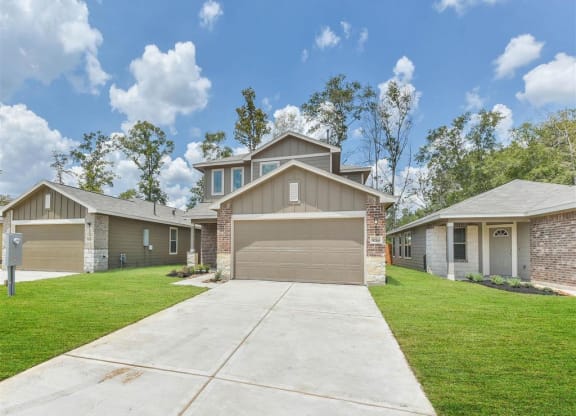 Garages Available at The Village at Caney Mills, Conroe, TX