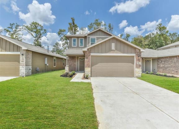 Garages Available at The Village at Caney Mills, Texas