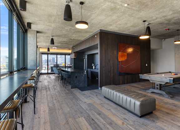 Community Lounge at The Mason Apartments in Chicago, IL 60607