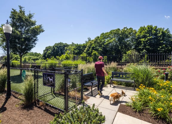 Garden with a fence at 15 Bank Apartments, New York