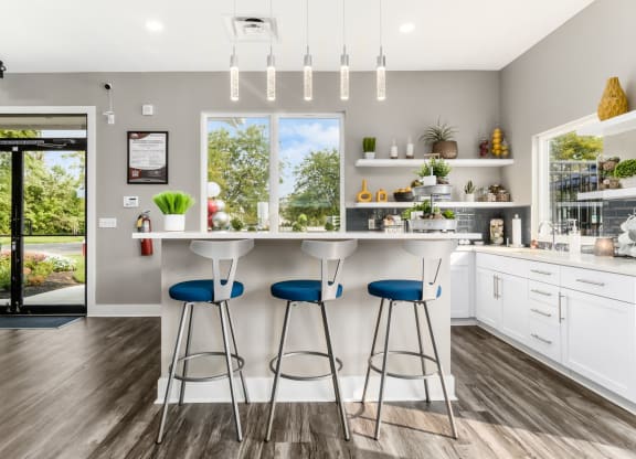 A kitchen with a bar area and a view of the outdoors. at Estates at Brentwood Lake Apartments, Ohio, 43068