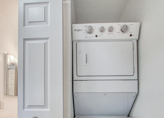 Studio with Washer and dryer