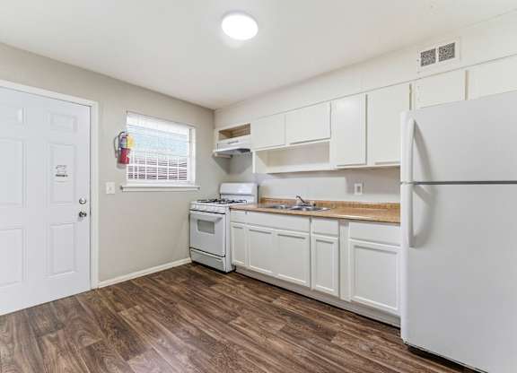 Classic kitchen at Gardens at Washington Park in Atlanta, GA 30314